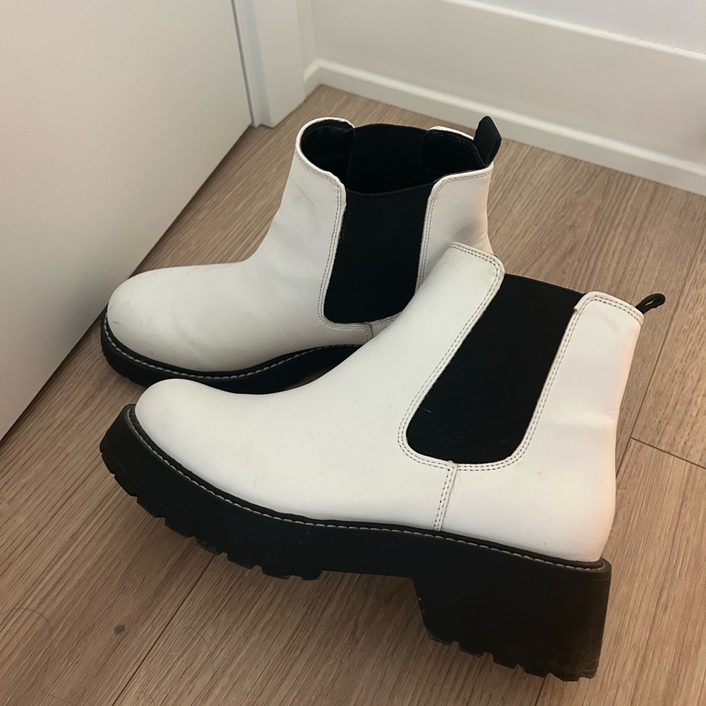 Stylish White and Black Women's Chelsea Boots